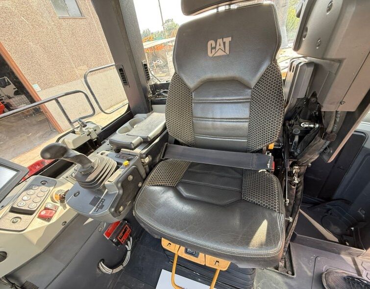 CATERPILLAR  826K **WASTE COMPACTOR**